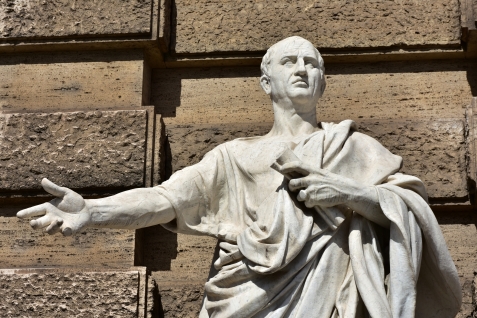Beeld van Cicero in toga