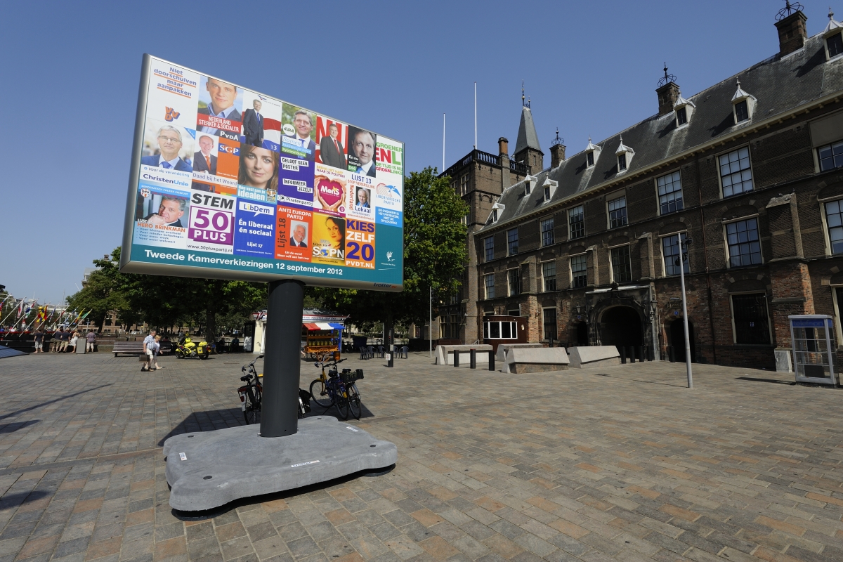 Verkiezingen Buitenhof Posterzuil iStock-458959255