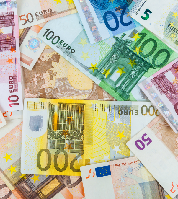 Euro bankbiljetten iStock-493325577