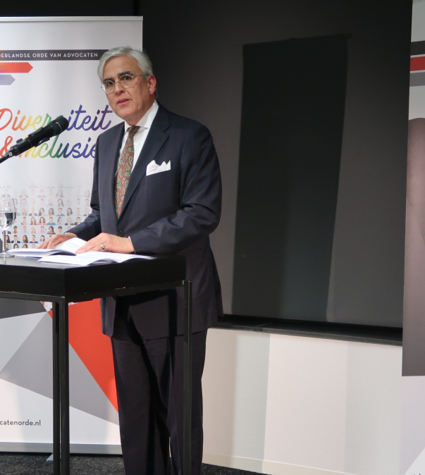 Foto AD Robert Crince le Roy bij zijn speech tijdens nieuwjaarsreceptie 2023