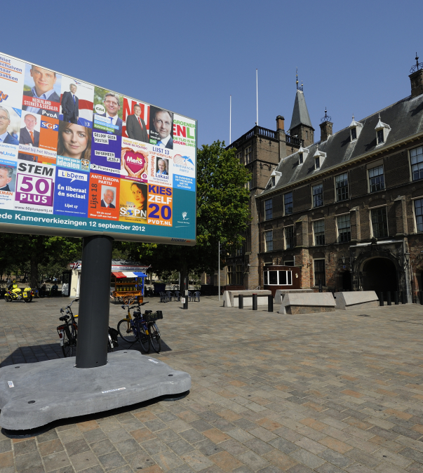 Verkiezingen Buitenhof Posterzuil iStock-458959255